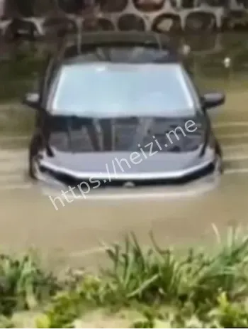 醉驾男子车内酣睡